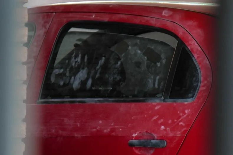 Auto.  Der Investor, der letzten Donnerstag in Posito angegriffen wurde, marschierte in diesem Auto.