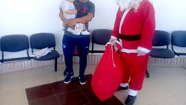 Apareció Papá Noel en el Hospital de Pocito para sorprender a chicos y grandes