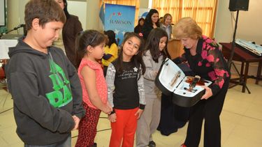La Fundación del Banco San Juan donó instrumentos para una orquesta de Rawson