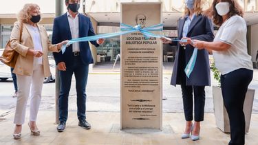 Restituyeron el hito histórico a Sarmiento de la Biblioteca Franklin