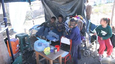 Varias familias usurpan un terreno en reclamo de viviendas