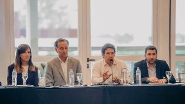 Autoridades de diferentes área del gobierno provincial forman parte de la Mesa del Agua.