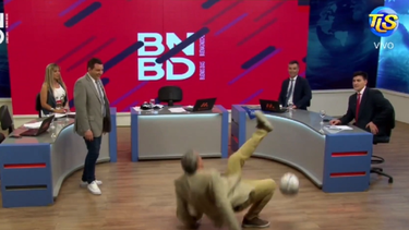 Video: el blooper de Toledano mientras hacía jueguitos con la pelota