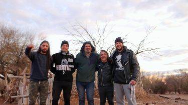 Los integrantes de Huaykil, sumergidos en territorio huarpe.