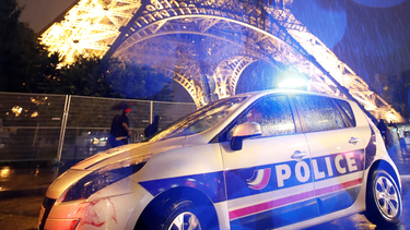 Francia, horrorizada con la violación en grupo a una niña judía.