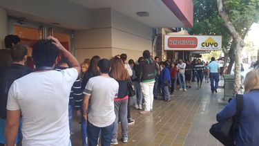 Las “asambleas” en los bancos empezaron bien temprano