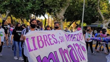Una marcha a puro color cortó las calles de San Juan para defender los derechos de las diversidades