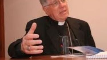 Monseñor Delgado se mostró sorprendido por la actitud del cura que contiene a Macchi