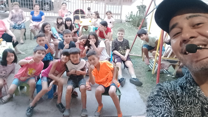 Función realizada el lunes 13 de marzo en Barrio Favaloro, Chimbas. Elenco El Adobe Títeres, obra La Compañía de la mona Simona