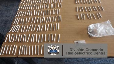 Dieron con un avaricioso dealer en Capital: tenía casi 200 porros