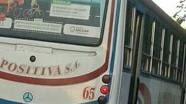 Un chofer sanjuanino de lujo: ayudó a una mujer que se cayó