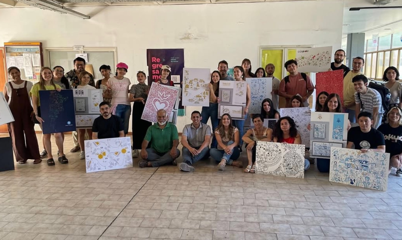 Lucas junto a los alumnos de la primera diplomatura en ilustraci&oacute;n.