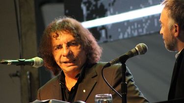 Dolina volvió a dar cátedra en la Feria del Libro de Rawson