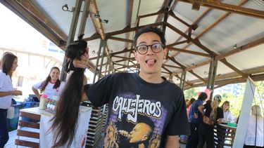 Un crack: se cortó el pelo después de 4 años para ayudar a mujeres con cáncer