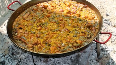 Los valencianos celebran su concurso de paellas