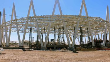 El nuevo gigante de Pocito asoma su silueta: el techo está montado a un 75%