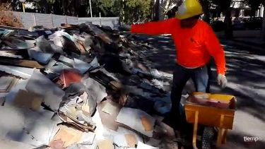 Videos: papeles al aire y las entrañas del viejo edificio 9 de Julio