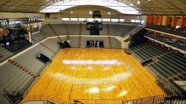 El piso del Aldo Cantoni fue arreglado y se estrenará hoy