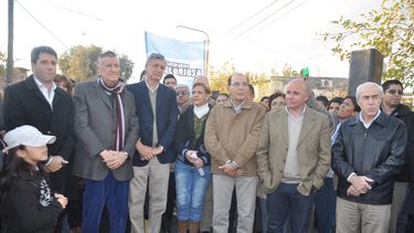 Gioja inauguró pavimento con Uñac a su lado