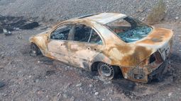 Así quedó el auto Mercedes Benz. El vehículo fue encontrado el 31 de diciembre de 2025 en una huella en Zonda. Así quedó el auto Mercedes Benz. El vehículo fue encontrado el 31 de diciembre de 2025 en una huella en Zonda.