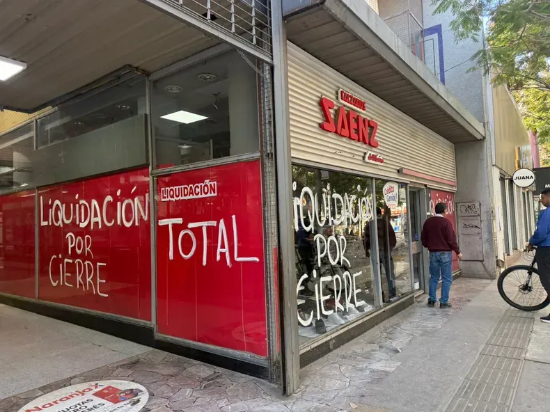 Referentes de comercios advierten que cada vez es más difícil sostener un negocio abierto frente al aumento de alquileres, impuestos y servicios.