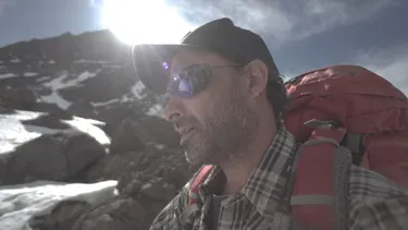 Sebastián Aguiar, el experimentado andinista que junto a sus hijos filmó una publicidad de chocolates en la Cordillera calingastina.