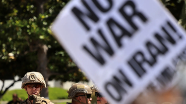 Manifestación en Los Ángeles contra intervención de Estados Unidos con conflicto Israel-Irán.&nbsp;