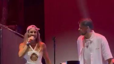 La sanjuanina Maca Flores cantó Aventura con QLokura en el Bicentenario