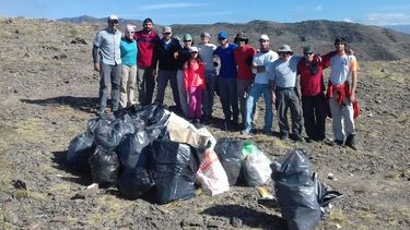 Ascenso a las Sierras Azules: mucha fe y mucho descuido; qué tiraron algunos peregrinos