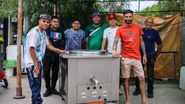 Te lava el auto por un alimento: la iniciativa de un sanjuanino que ayuda a más de 120 familias