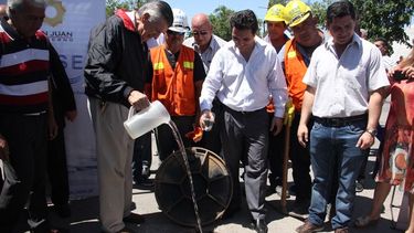 Inauguran conexiones cloacales que beneficiarán a vecinos de 4 departamentos