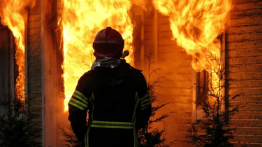 China: 13 niños murieron en el incendio de una residencia escolar
