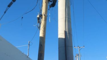 La pelea entre un aguilucho y una paloma dejó sin luz a vecinos de Chimbas