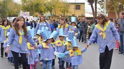 Santa Lucía, de celeste y blanco, para homenajear a la Patria