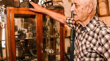 Miguel Ángel, el hombre que transformó su casa en un museo de antigüedades