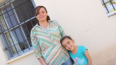 Mamá coraje: venció a la muerte para luchar por la vida de su hija