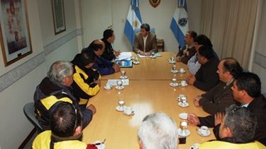 Uñac se reunió con los remiseros de la ex Rampa y prometió ayuda