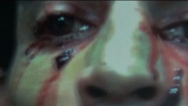 Impactante testimonio del joven que llora sangre desde que reza por la paz mundial