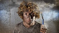 ¡Qué piedra! Esta es la persona con más mala suerte de toda la historia