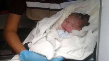 Una mamá y su beba necesitan ayuda urgente