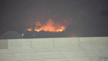 Un gran incendio preocupa a vecinos del Médano de Oro