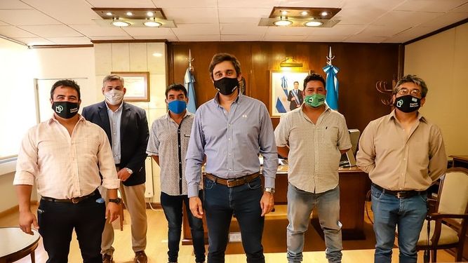 Becarios capitalinos recibieron buenas noticias