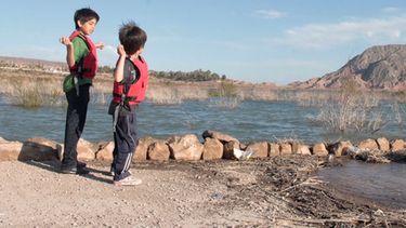 La gente le ganó de mano a las embarcaciones en el disfrute del diqueEspejo de Ullum: recuperó algo de nivel y mucho atractivo