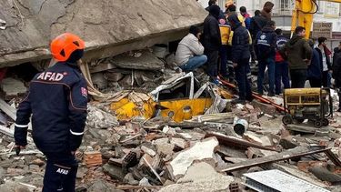 Terribles imágenes dejó el terremoto en Turquía, que ya ha provocado más de 700 muertes.