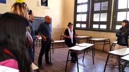Personal de Arquitectura y de Patrimonio recorrió la escuela centenaria de Jáchal y estableció que el edificio está apto para ser ocupado.