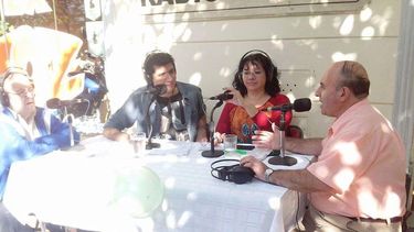 Radio La Voz cumplió años y festejó transmitiendo en la vereda