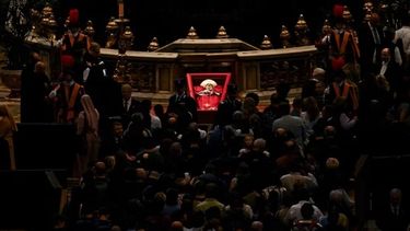 Cerraron el ataúd del Papa Francisco, tras una ceremonia de la que participaron más de 250.000 personas