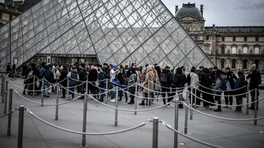 Por temor a un atentado, evacuaron el Louvre de París
