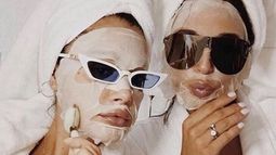 Hidratantes, relajantes y desechables: el furor de las mascarillas de papel en verano