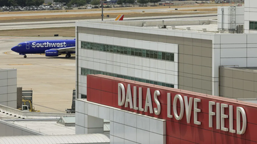 Susto en un aeropuerto de Dallas: una mujer sacó un arma y disparó varias veces